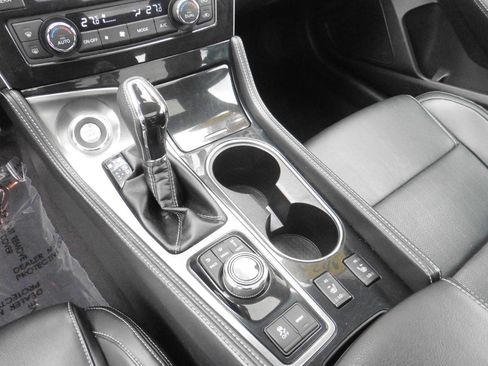 Used 2023 Nissan Maxima SL FWD image 10