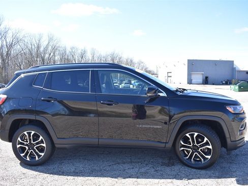 Used 2022 Jeep Compass Limited image 9