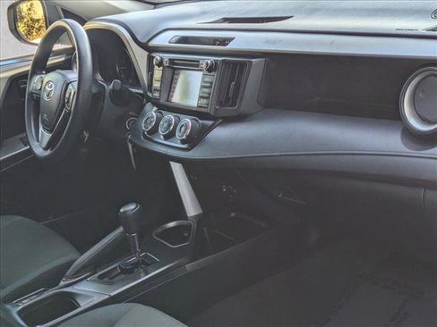 Used 2018 Toyota RAV4 LE image 20