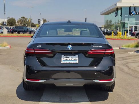 New 2027 BMW i5 eDrive40 w/ Premium Package RWD image 7