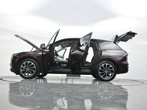 Used 2025 Lincoln Nautilus Reserve AWD/4WD image 62