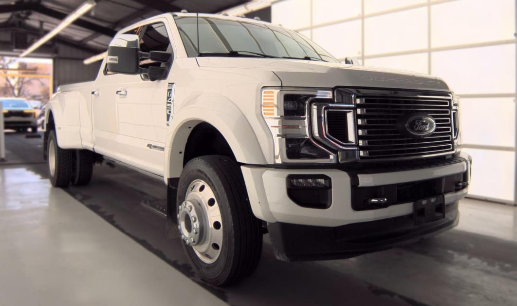 Used 2021 Ford F450 Platinum w/ FX4 Off-Road Package AWD/4WD image 2