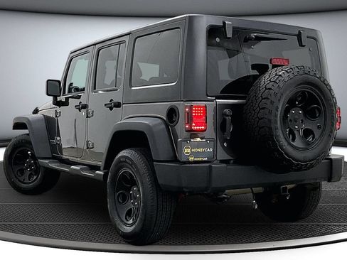 Used 2018 Jeep Wrangler Unlimited Rubicon w/ Connectivity Group AWD/4WD image 4