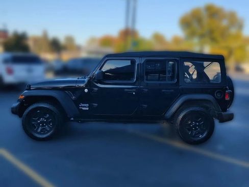 Used 2018 Jeep Wrangler Unlimited Sport image 4