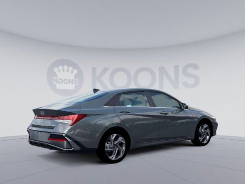 New 2026 Hyundai Elantra Limited FWD image 11