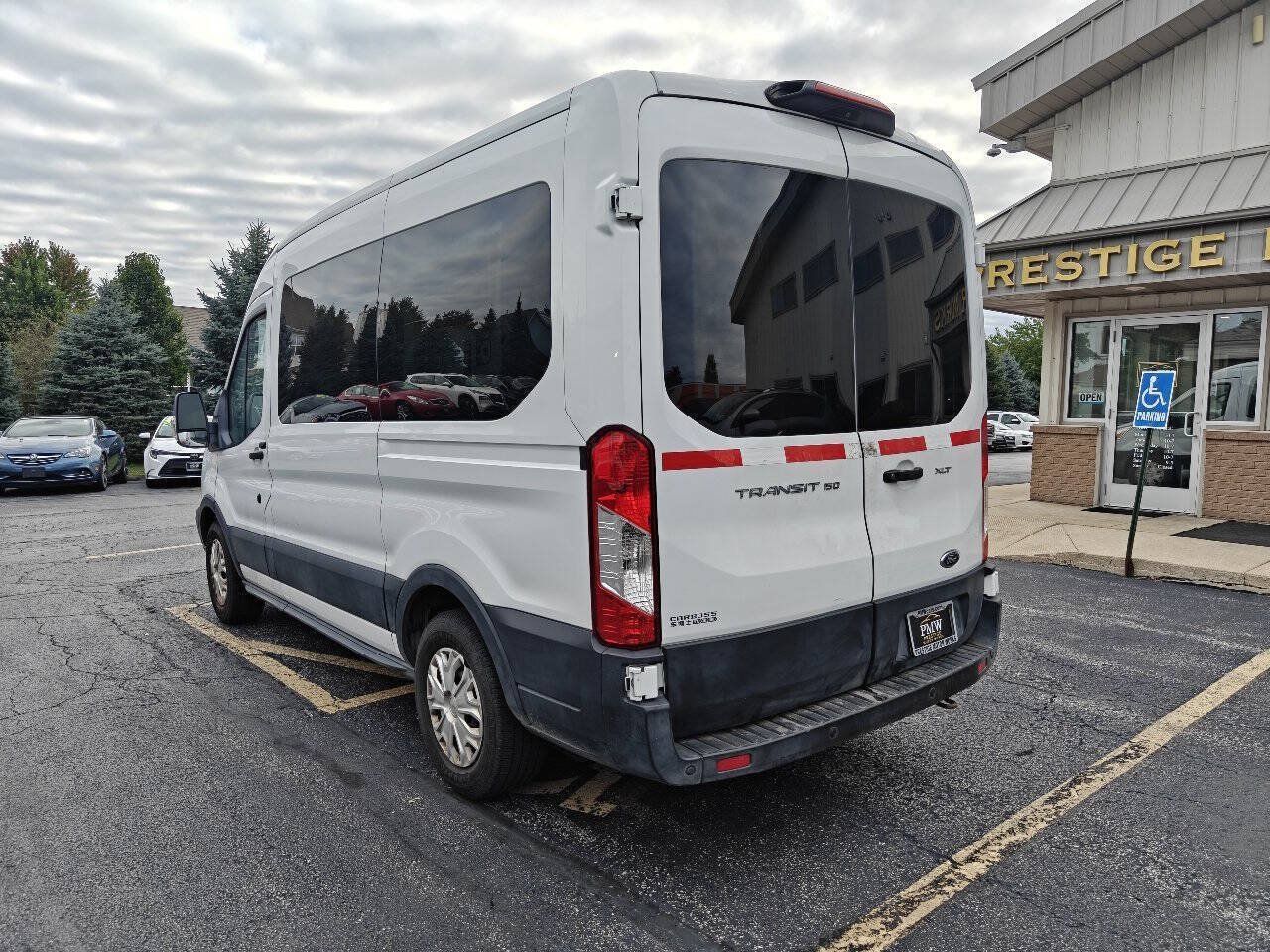 Used 2019 Ford Transit 150 XLT RWD image 3