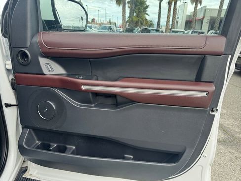 Used 2024 Ford Expedition Limited image 27