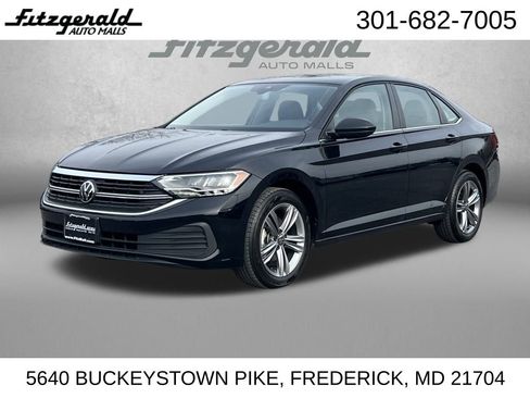 Used 2024 Volkswagen Jetta SE image 2