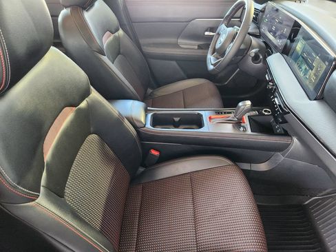 Used 2025 Nissan Kicks SR FWD image 15
