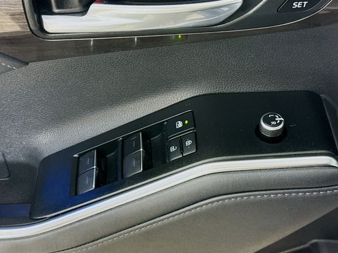 Used 2021 Toyota Highlander Limited FWD image 21