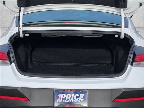 Used 2025 Hyundai Elantra Sport image 7