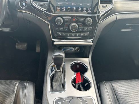 Used 2021 Jeep Grand Cherokee Limited AWD/4WD image 18