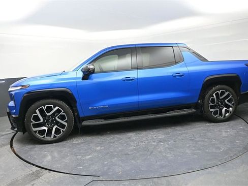 Used 2025 Chevrolet Silverado EV RST image 4