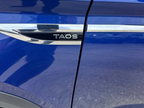 Used 2023 Volkswagen Taos SE FWD image 2