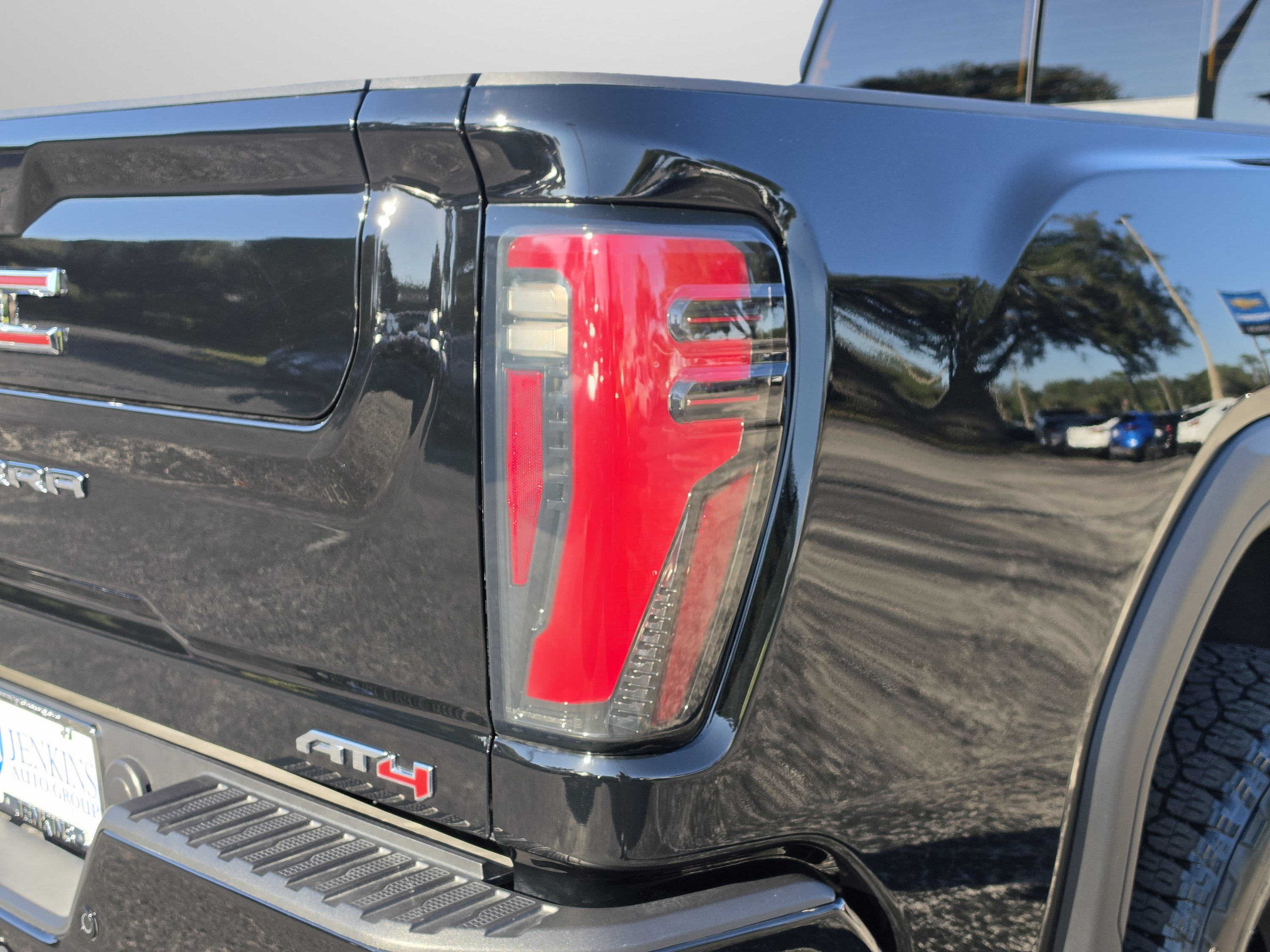 Used 2024 GMC Sierra 2500 AT4 w/ AT4 Premium Plus Package AWD/4WD image 14