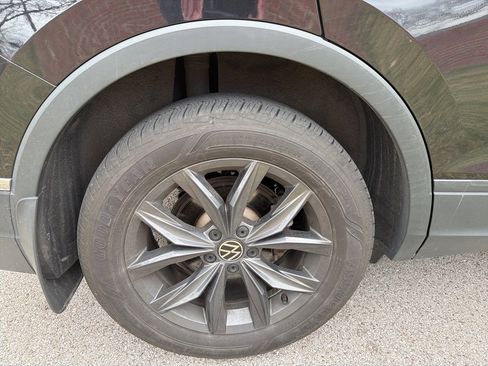 Used 2022 Volkswagen Tiguan SE w/ Panoramic Sunroof Package image 10