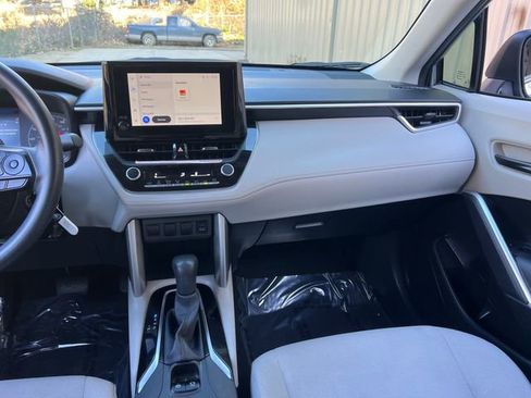 Used 2024 Toyota Corolla Cross L image 14