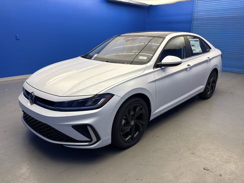 New 2026 Volkswagen Jetta SE image 4