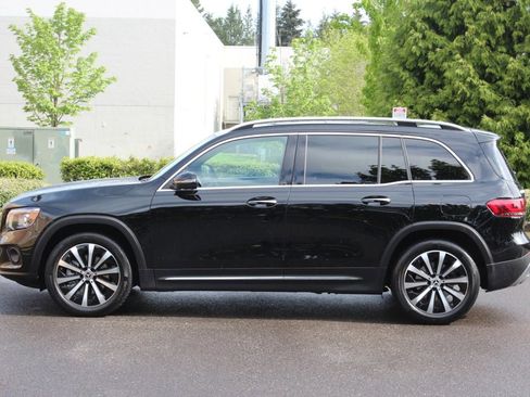 Used 2021 Mercedes-Benz GLB 250 4MATIC image 2