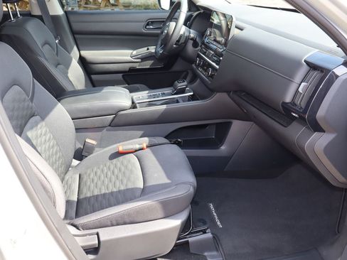 Used 2024 Nissan Pathfinder SV FWD image 17