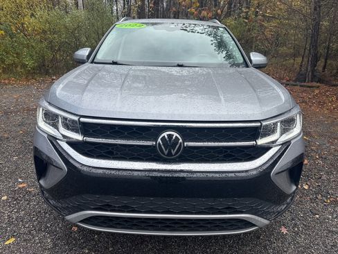 Used 2022 Volkswagen Taos SEL image 2