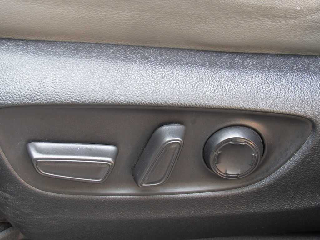 Certified 2025 Toyota Sienna XLE FWD image 13