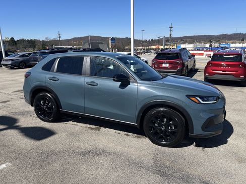 Used 2025 Honda HR-V Sport image 3