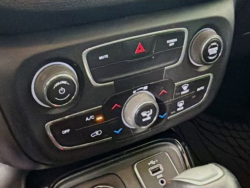 Used 2019 Jeep Compass Latitude AWD/4WD image 18