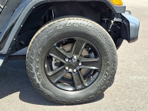 Used 2021 Jeep Wrangler Unlimited Sahara AWD/4WD image 8