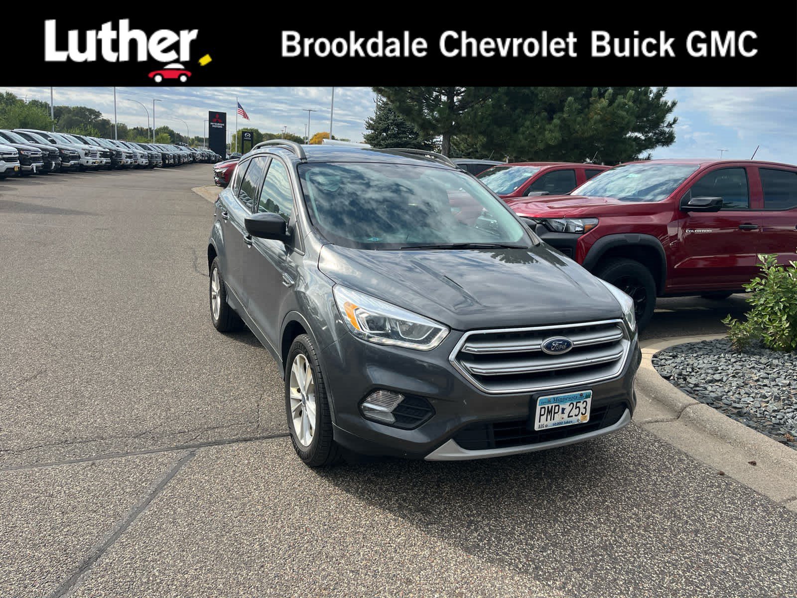 Used 2017 Ford Escape SE w/ Equipment Group 201A FWD image 1