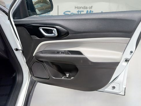 Used 2024 Jeep Compass Limited image 33