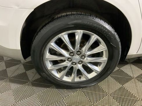 Used 2018 Buick Enclave Essence FWD image 11
