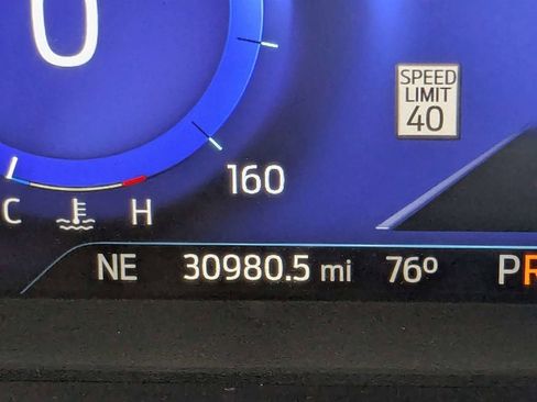 Used 2022 Ford Explorer Platinum w/ Technology Package AWD/4WD image 32