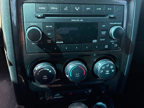 Used 2009 Dodge Challenger R/T RWD image 2