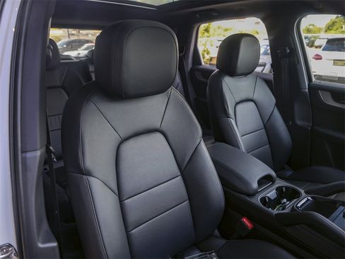 New 2025 Porsche Cayenne image 37