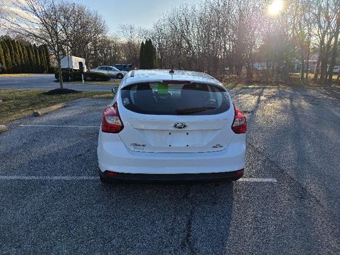 Used 2014 Ford Focus SE w/ SE Winter Package image 5