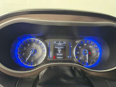 Used 2019 Chrysler Pacifica Touring-L FWD image 13