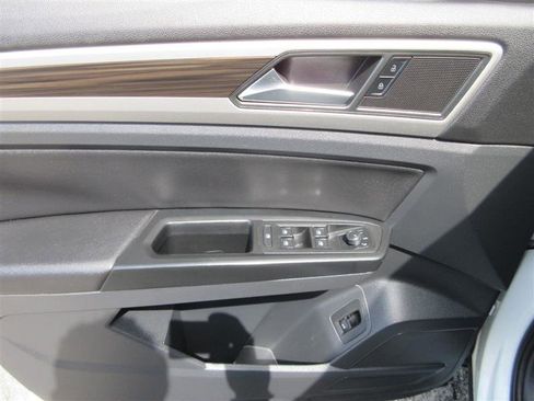 Used 2021 Volkswagen Atlas SE image 12