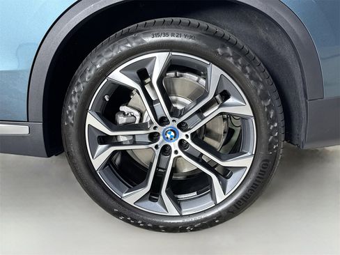 Used 2025 BMW X5 xDrive50e w/ Parking Assistance Package image 32