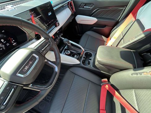 Used 2024 GMC Canyon AT4X image 10