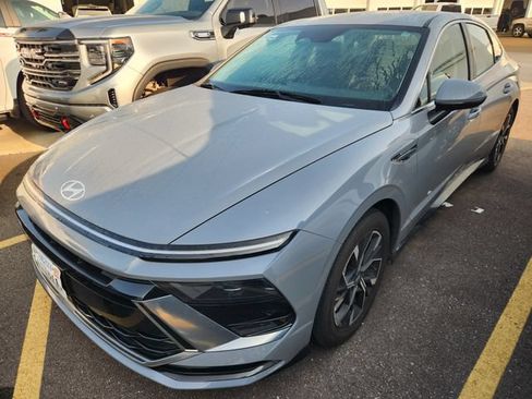 Used 2024 Hyundai Sonata SEL FWD image 2