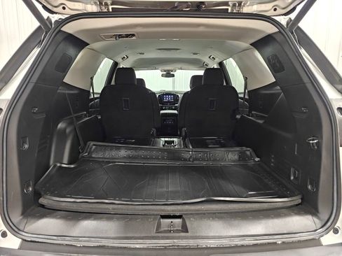 Used 2021 Chevrolet Traverse LT FWD image 33