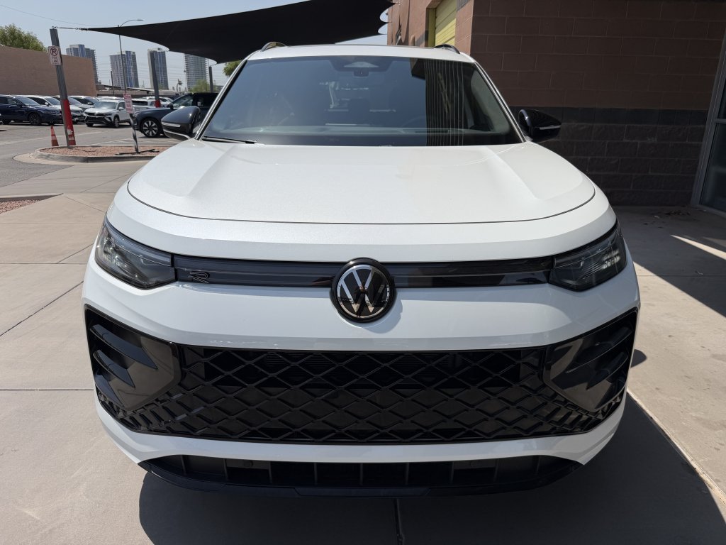 Used 2025 Volkswagen Tiguan SE R-Line AWD/4WD image 10