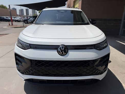 Used 2025 Volkswagen Tiguan SE R-Line AWD/4WD image 10