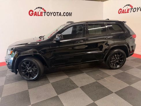 Used 2019 Jeep Grand Cherokee Altitude AWD/4WD image 9