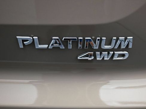 Used 2023 Nissan Pathfinder Platinum AWD/4WD image 11