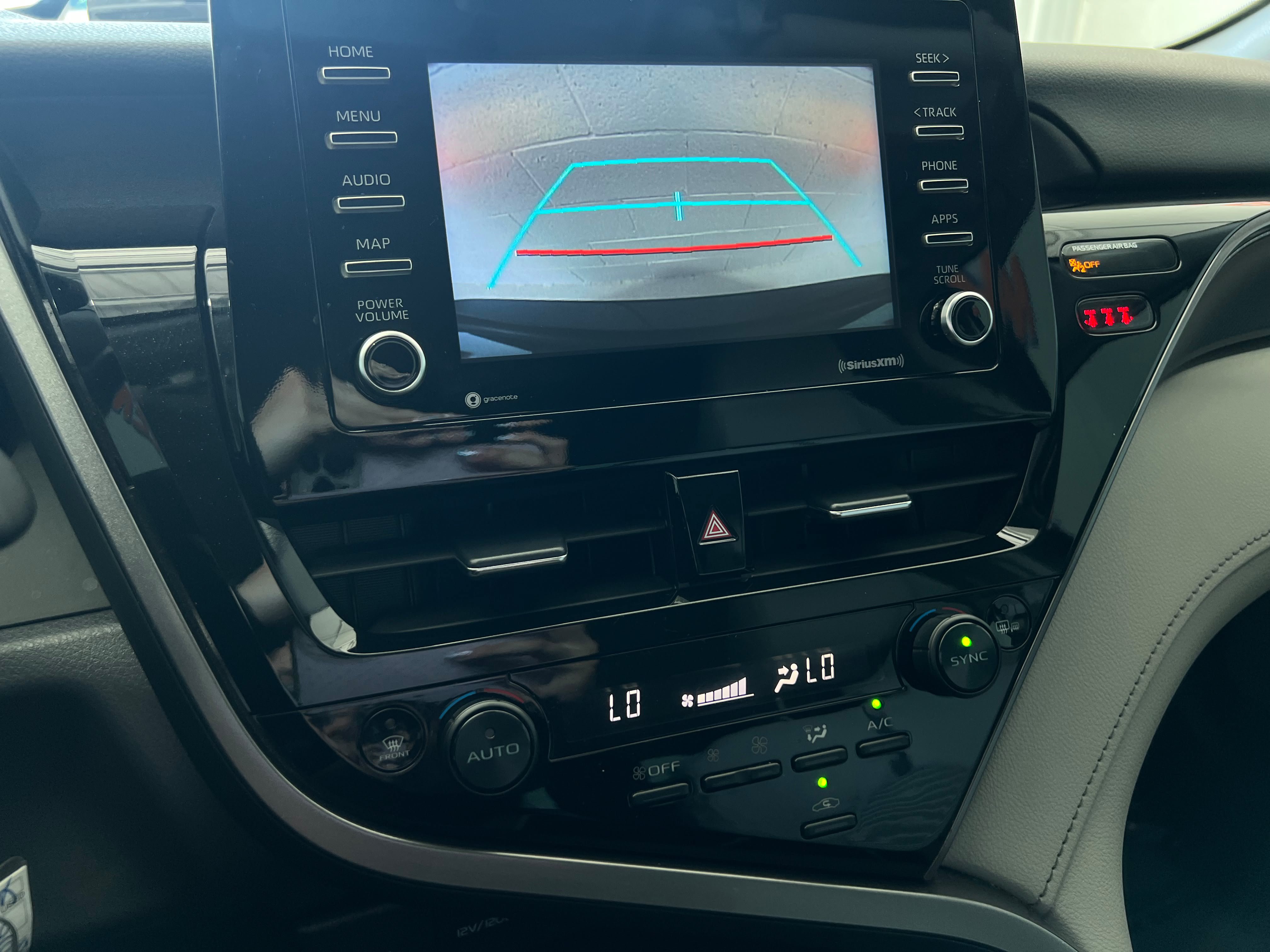 Used 2022 Toyota Camry SE w/ Carpet Mat Package (TMS) FWD image 22