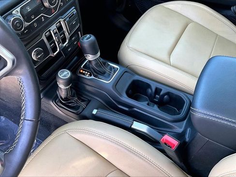Used 2019 Jeep Wrangler Unlimited Sahara w/ Quick Order Package 24M Moab AWD/4WD image 15