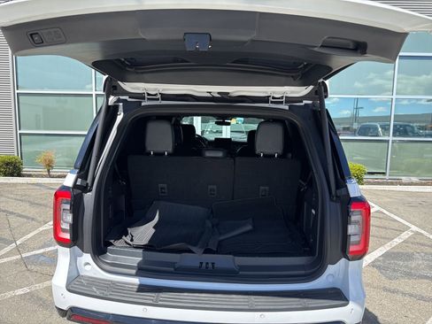 Used 2023 Ford Expedition Limited image 16