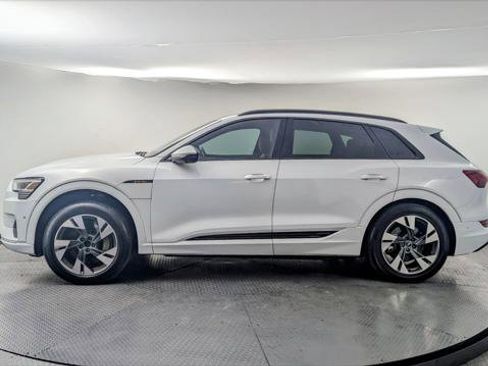 Used 2021 Audi e-tron Premium w/ Convenience Plus Package image 3